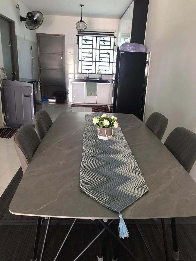 Chempaka Homestay Seri Iskandar Εξωτερικό φωτογραφία